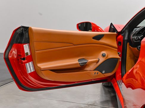 Used 2018 Ferrari 488 GTB RWD image 21