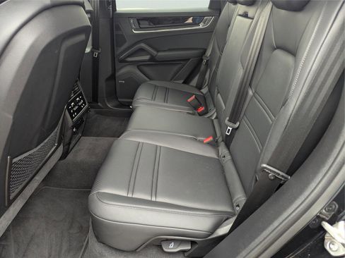 Used 2024 Porsche Cayenne S image 9