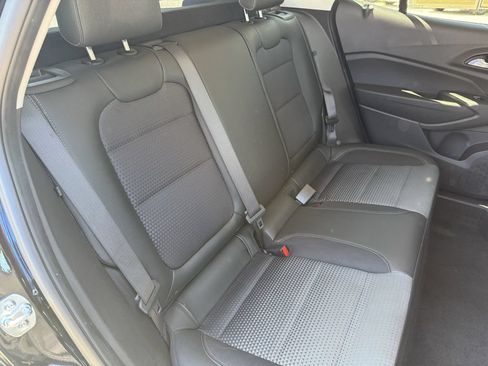 Used 2025 Chevrolet Trax LT FWD image 27