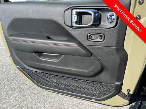 Used 2025 Jeep Wrangler Unlimited Rubicon image 18