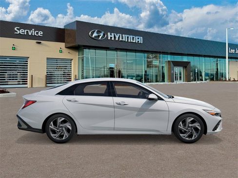 New 2026 Hyundai Elantra Limited image 7