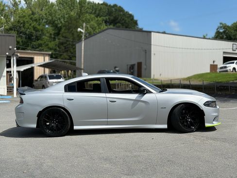Used 2019 Dodge Charger R/T w/ Blacktop Package RWD image 8