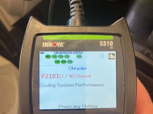 Used 2015 Chrysler Town & Country Touring image 13