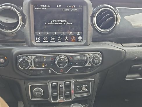 Used 2020 Jeep Wrangler Unlimited Sahara image 23