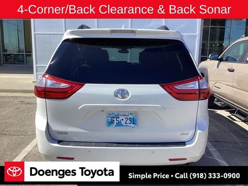 Used 2019 Toyota Sienna XLE w/ XLE Navigation Package image 7