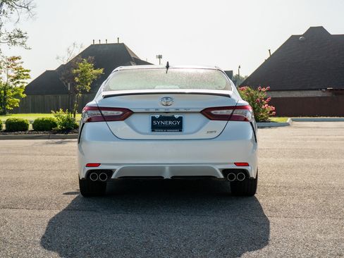 Used 2019 Toyota Camry XSE FWD image 6