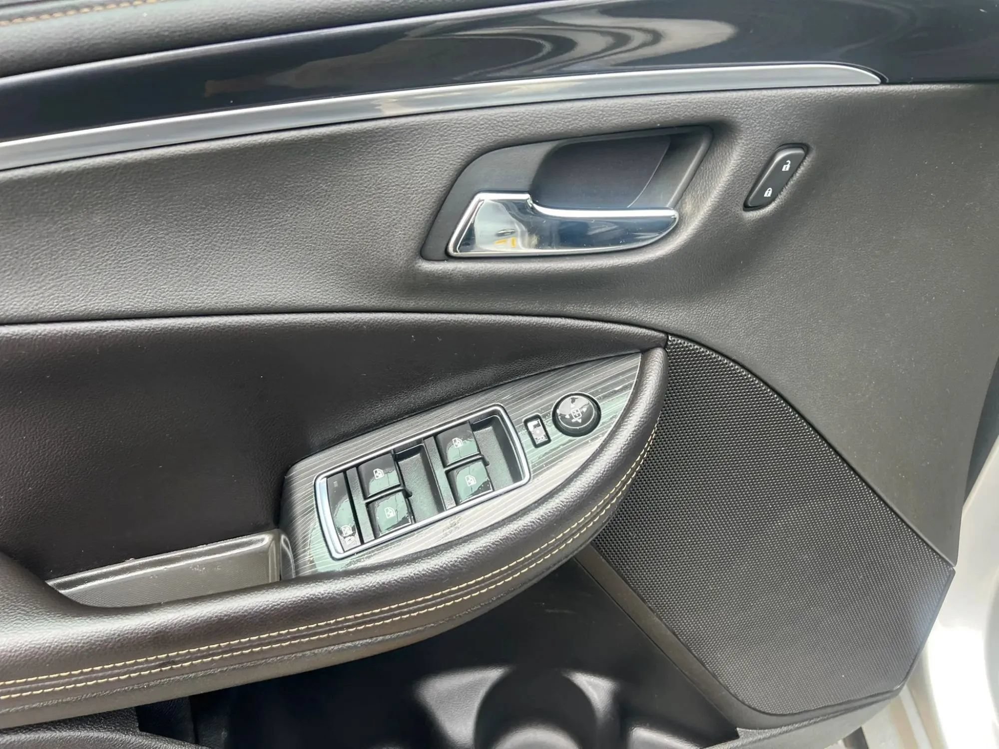 Used 2019 Chevrolet Impala LT FWD image 12