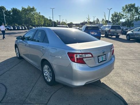 Used 2013 Toyota Camry LE FWD image 6