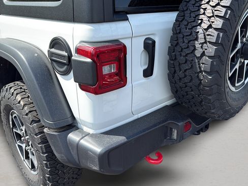 Used 2025 Jeep Wrangler Unlimited Rubicon AWD/4WD image 12