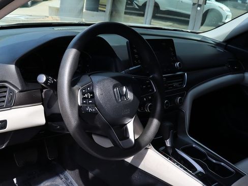 Used 2018 Honda Accord LX image 38