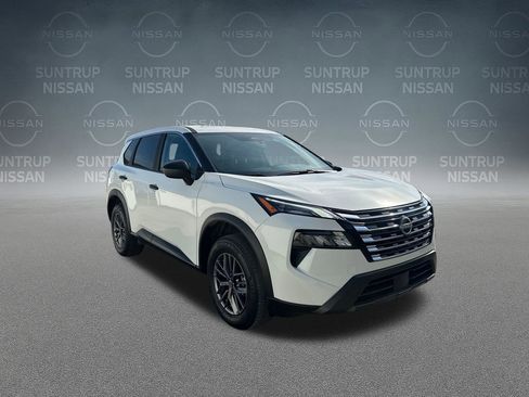 Used 2025 Nissan Rogue S FWD image 12