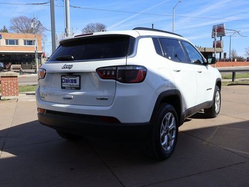 Used 2025 Jeep Compass Latitude w/ Sun & Sound Group image 8