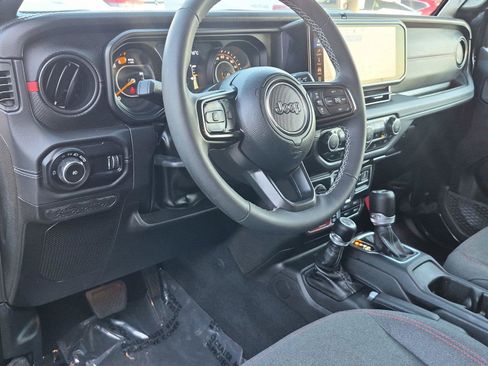 Certified 2025 Jeep Wrangler Unlimited Rubicon w/ Convenience Group AWD/4WD image 22