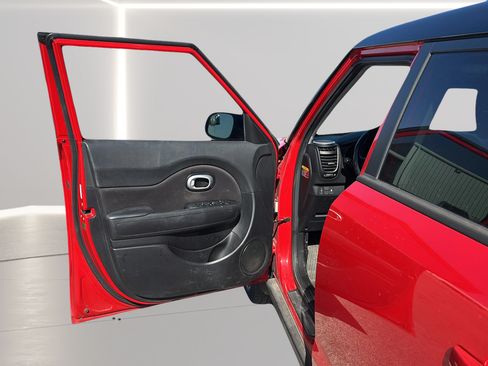 Used 2016 Kia Soul + w/ Designer's Package FWD image 14