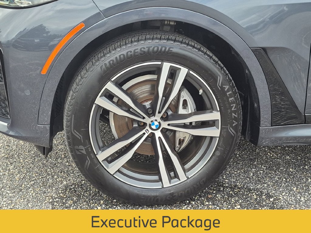 Used 2022 BMW X7 xDrive40i w/ M Sport Package AWD/4WD image 13