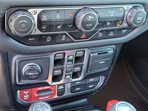 New 2025 Jeep Gladiator Mojave image 16