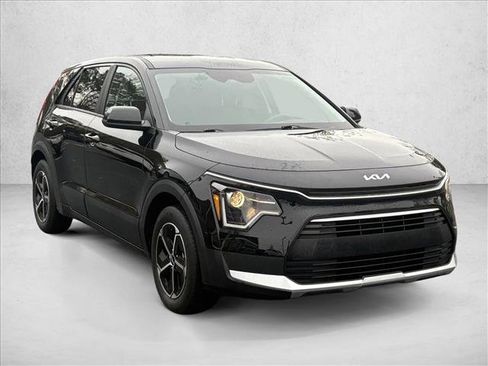 Used 2024 Kia Niro LX image 3