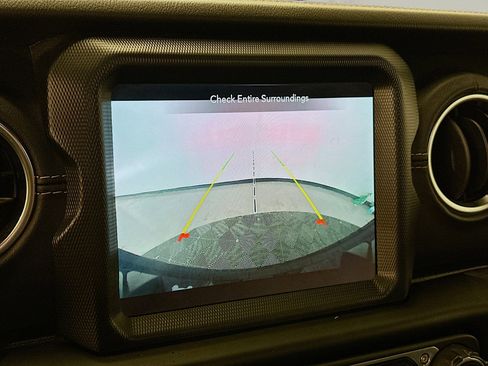 Used 2021 Jeep Wrangler Sahara image 23