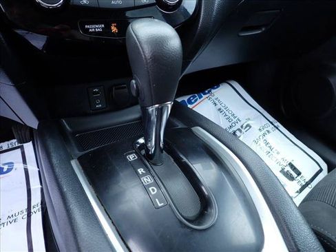 Used 2016 Nissan Rogue SV AWD/4WD image 18