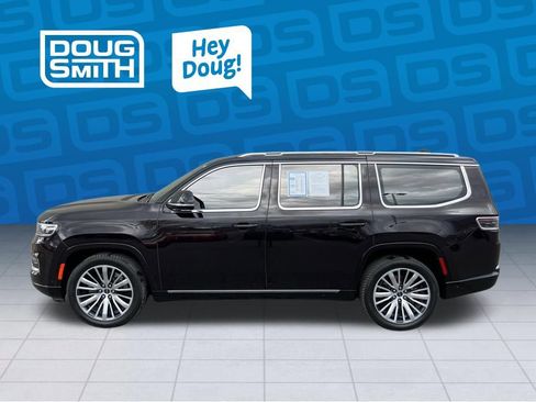 Used 2023 Jeep Grand Wagoneer Series III AWD/4WD image 3