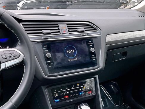 Certified 2023 Volkswagen Tiguan SE w/ Panoramic Sunroof Package image 7