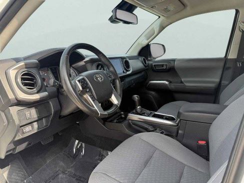 Used 2022 Toyota Tacoma SR5 RWD image 16