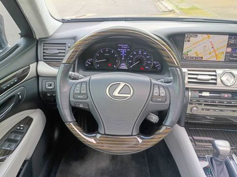 Used 2015 Lexus LS 460 L image 30