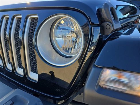 Used 2018 Jeep Wrangler Unlimited Sahara image 34