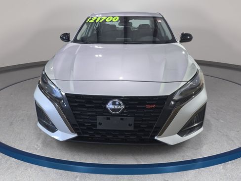 Used 2023 Nissan Altima 2.5 SR FWD image 3