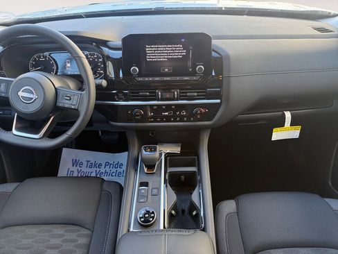 New 2025 Nissan Pathfinder SV w/ SV Premium Package image 11