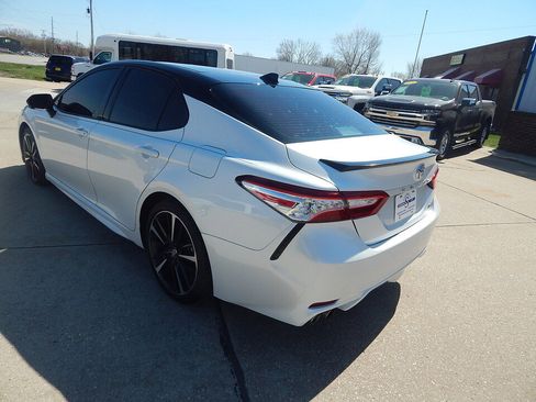 Used 2020 Toyota Camry XSE image 7