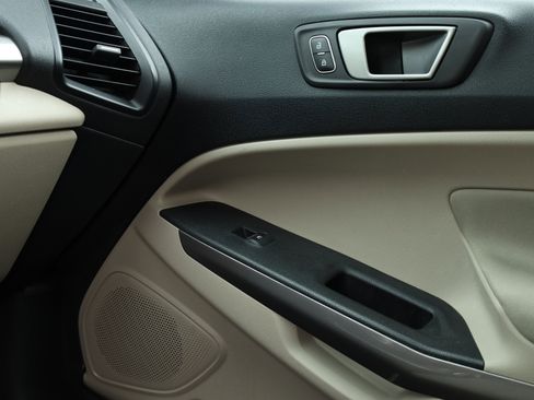 Used 2021 Ford EcoSport SE w/ SE Convenience Package image 9