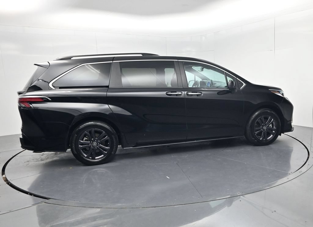 Used 2024 Toyota Sienna XSE w/ XSE Plus Package AWD/4WD image 8