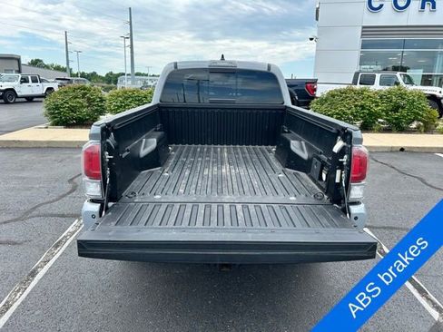 Used 2020 Toyota Tacoma TRD Off-Road w/ Technology Package AWD/4WD image 11