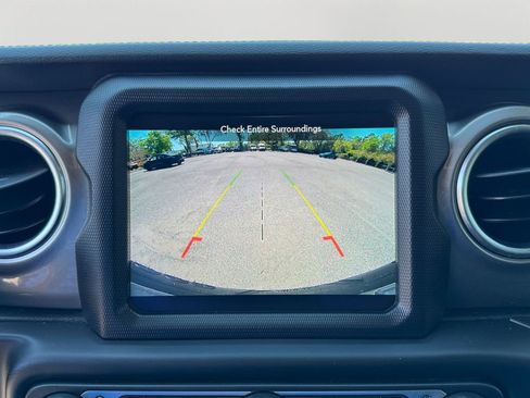 Used 2018 Jeep Wrangler Unlimited Sahara image 26