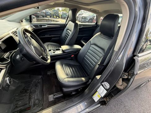 Used 2018 Ford Fusion SE w/ Fusion SE Technology Package FWD image 13