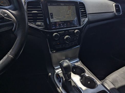 Used 2020 Jeep Grand Cherokee Altitude AWD/4WD image 10