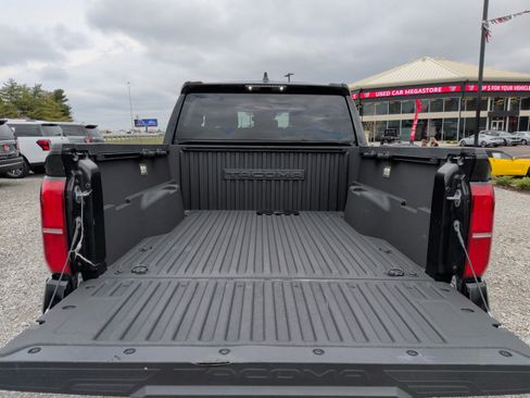 Used 2024 Toyota Tacoma TRD Off-Road image 24