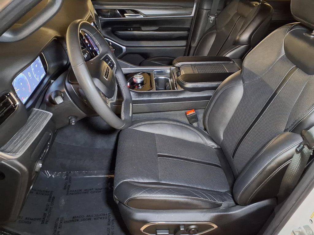 Used 2024 Jeep Wagoneer Series II w/ Flexible Seating Group RWD image 12