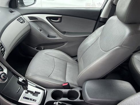 Used 2011 Hyundai Elantra Limited FWD image 4