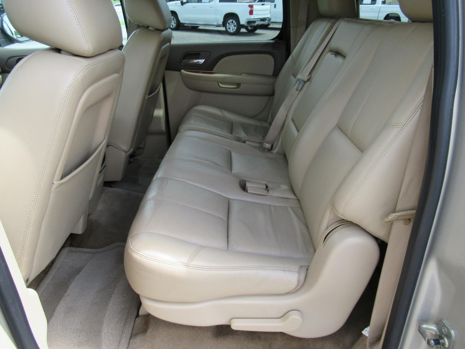Used 2011 Chevrolet Suburban LT RWD image 29