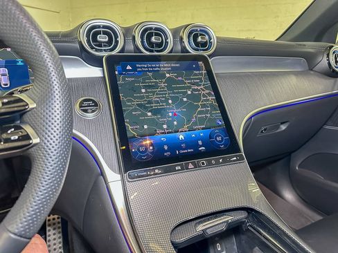 Used 2025 Mercedes-Benz GLC 300 4MATIC image 17
