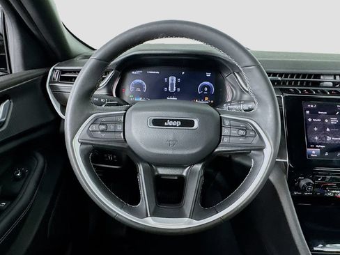 Used 2023 Jeep Grand Cherokee Altitude AWD/4WD image 21