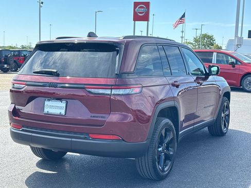 Used 2025 Jeep Grand Cherokee Limited w/ Luxury Tech Group II AWD/4WD image 2
