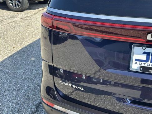 Used 2024 Kia Carnival LX image 29