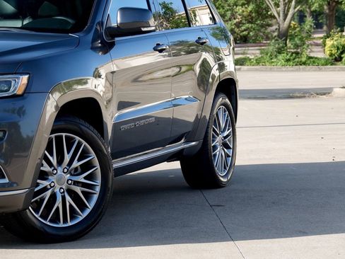 Used 2017 Jeep Grand Cherokee Summit w/ Platinum Series Group image 22