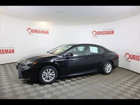 Used 2025 Toyota Camry LE image 6