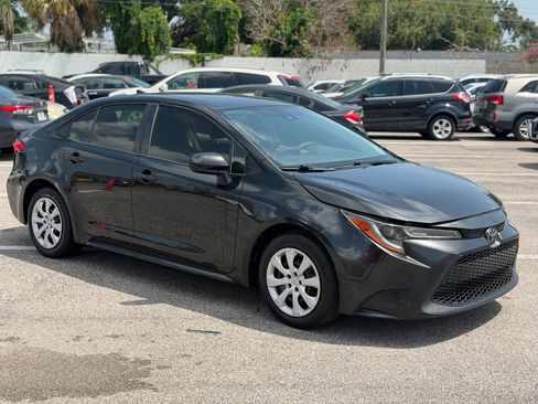 Used 2020 Toyota Corolla LE FWD image 2