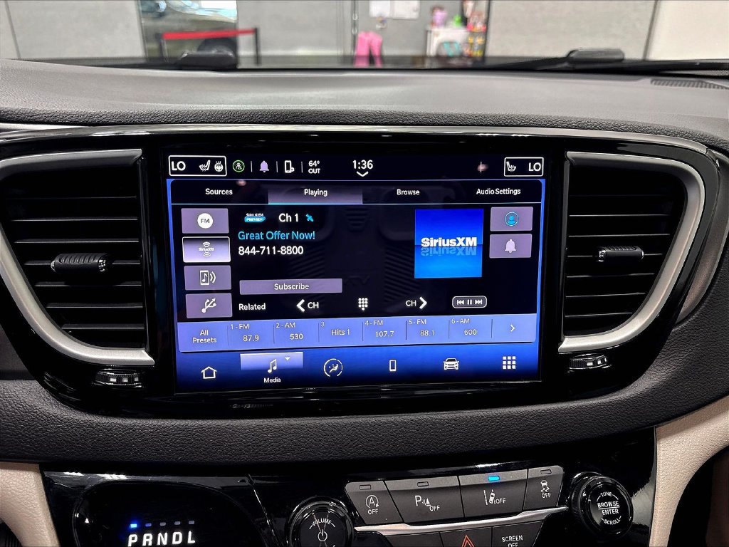 Used 2024 Chrysler Pacifica Touring-L FWD image 18
