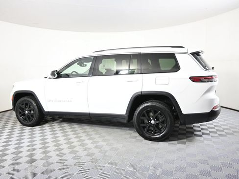 Used 2021 Jeep Grand Cherokee L Limited AWD/4WD image 3
